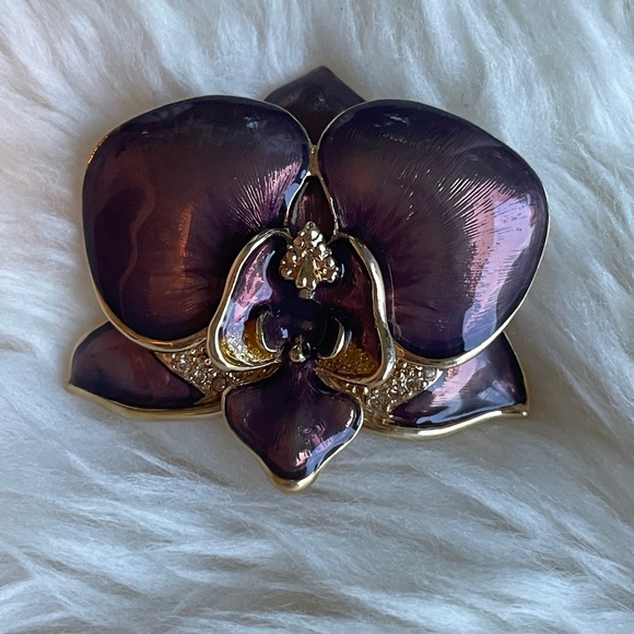 Vintage Monet Purple Enamel Orchid Gold Tone Brooch - Picture 2 of 8